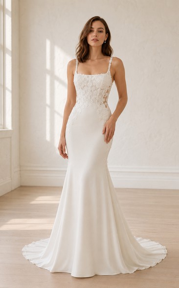 Brautkleid im Meerjungfrauenstil aus Satin mit eckigem Ausschnitt, Spitzenoberteil und Schleppe