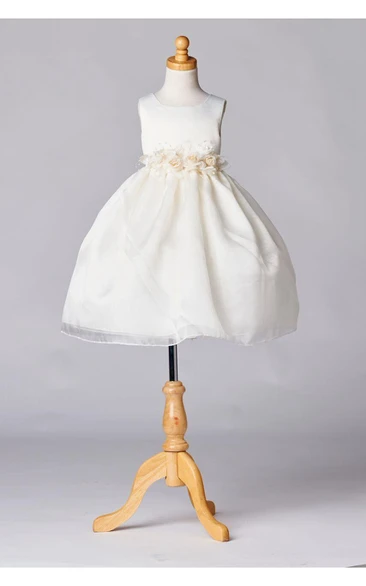 Scoop Neck Sleeveless Pleated Organza Ball Gown With Flower Sash