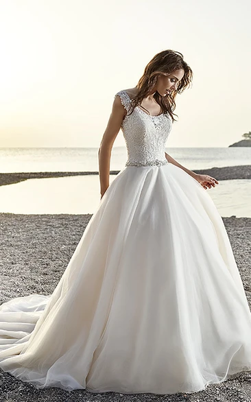A-Line Scoop-Neck Floor-Length Appliqued Sleeveless Wedding Dress With Waist Jewellery