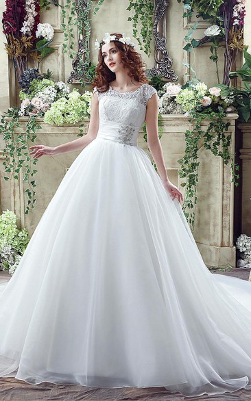 Elegant Illusion Lace Beadings Wedding Dress Styles Cap Sleeve Zipper