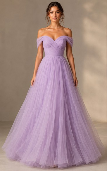 Robe de bal lilas à épaules dénudées avec jupe en tulle fluide et corsage plissé