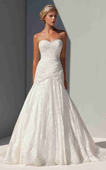 Floor-Length Sleeveless Appliqued Sweetheart Lace Wedding Dress With Ruching And Beading