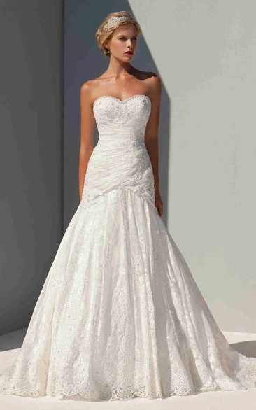 Floor-Length Sleeveless Appliqued Sweetheart Lace Wedding Dress With Ruching And Beading