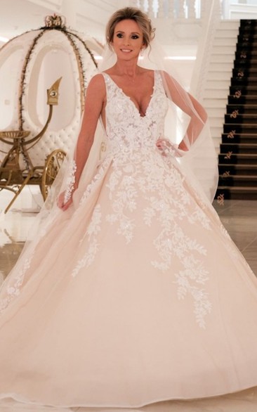 Ball Gown Ethereal Tulle V-neck Wedding Dress with Appliques