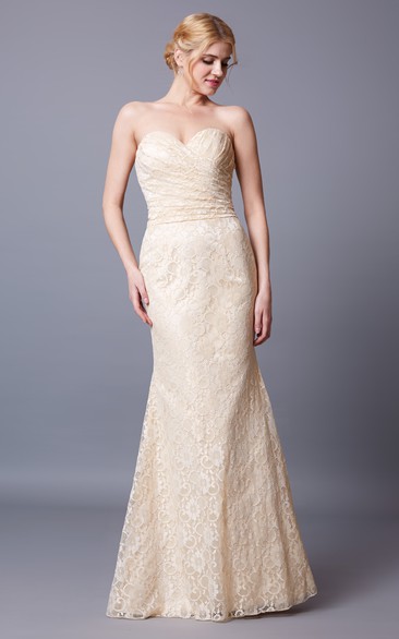 Slinky Sleeveless Sweetheart Lace Gown With Backless