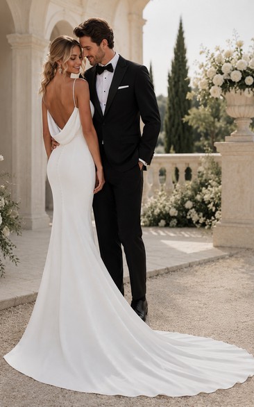 Robe de mariée fourreau blanche à décolleté en V profond