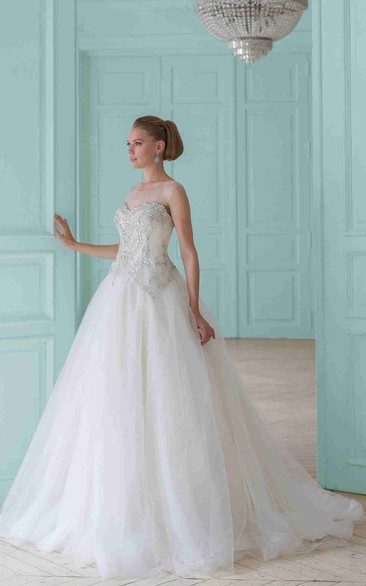 Ball Gown Pleated Scoop-Neck Sleeveless Long Tulle Wedding Dress With Beading And Illusion