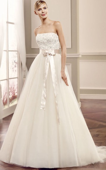 A-Line Strapless Tulle Wedding Dress