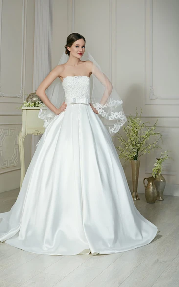 A-Line Long Strapless Sleeveless Lace-Up Satin First Communion Dress With Bow And Appliques