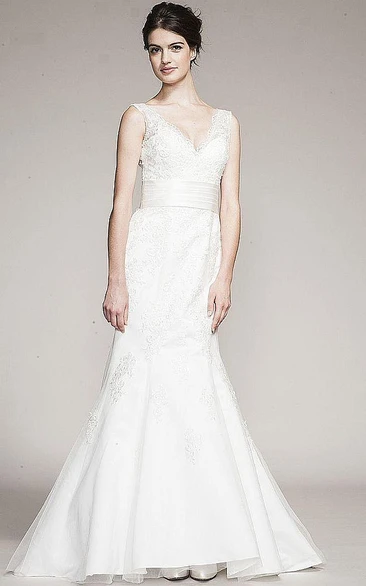 Mermaid Appliqued Maxi V-Neck Sleeveless Lace Wedding Dress