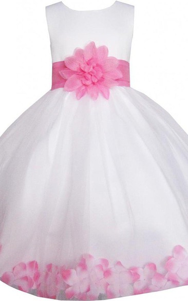 Sleeveless A-line Tulle Dress With Pletals and Bow