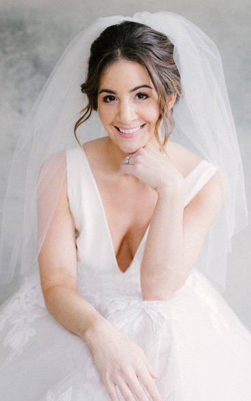 Cute Fluffy Short Tulle Wedding Veil