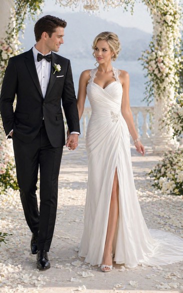 Robe de mariée fourreau en mousseline froncée, style plage, avec dos nu et fente latérale