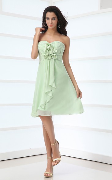 Sweetheart Chiffon Knee-Length Dress With Ruching and Flowers