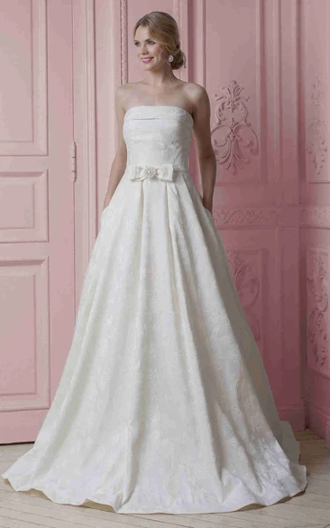A-Line Strapless Bowed Sleeveless Maxi Satin Wedding Dress With Embroidery