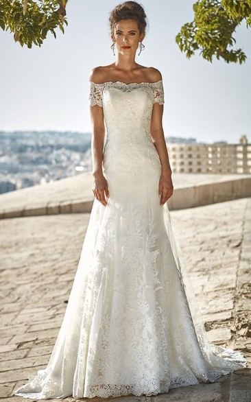 Floor-Length Appliqued Off-The-Shoulder Lace Wedding Dress Styles