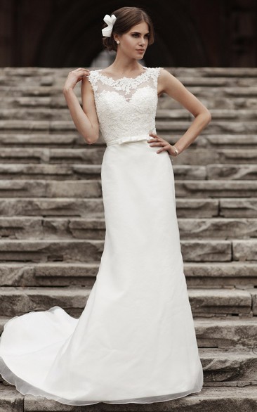Sheath Sleeveless Appliqued Scoop-Neck Long Lace&Satin Wedding Dress With Bow