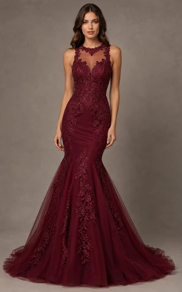 Vestido de fiesta de sirena con apliques de encaje burdeos y cuello alto con efecto ilusión.