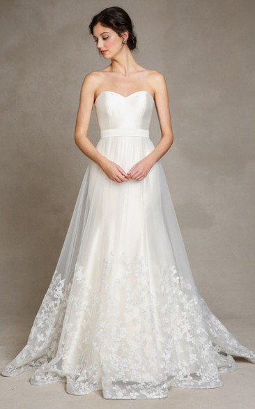 A-Line Sleeveless Maxi Sweetheart Appliqued Satin&Tulle Wedding Dress