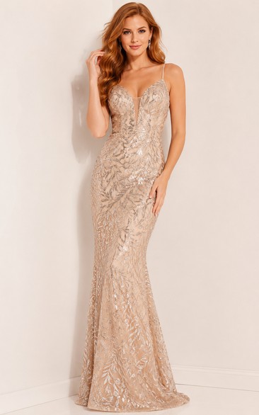 Champagnerfarbenes, elegantes Meerjungfrauen-Abendkleid mit Spaghettiträgern, Pailletten und tiefem Rückenausschnitt aus Spitze und Spitze mit tiefem Rückenausschnitt.