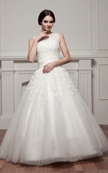 Bateau-Neck Sleeveless Tulle Overlay and Ball-Gown With Appliques