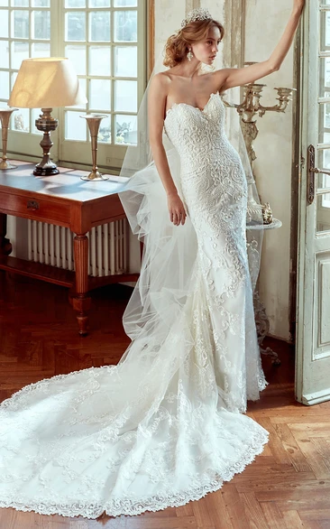 Sweetheart Sheath Gown With Lace Appliques And Court Train