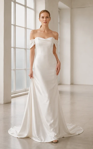 Robe de mariée fourreau en satin à épaules dénudées et traîne balayée