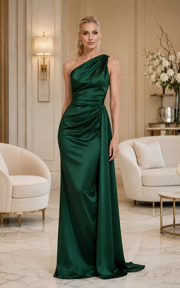 Robe de soirée fourreau asymétrique en satin vert foncé avec corsage drapé et drapé latéral