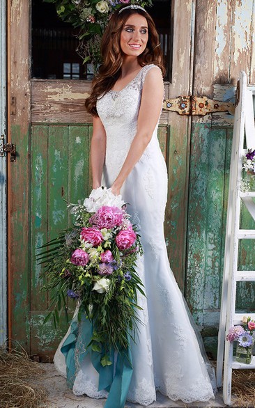 Floor-Length Beaded V-Neck Sleeveless Lace Wedding Dress With Appliques And Illusion