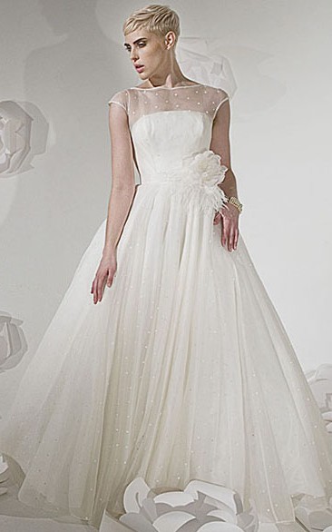 Ball Gown Bateau-Neck Tulle Wedding Dress With Flower And Illusion