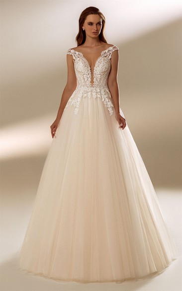Romantic Ball Gown Lace and Tulle Bridal Gown with Appliques