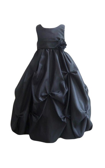 Sleeveless Ruffled Dress With Flower and Scoop Neck