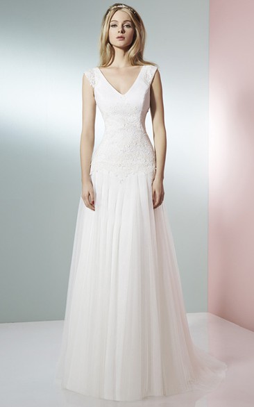 V-Neck Maxi Appliqued Tulle Wedding Dress With Court Train And V Back