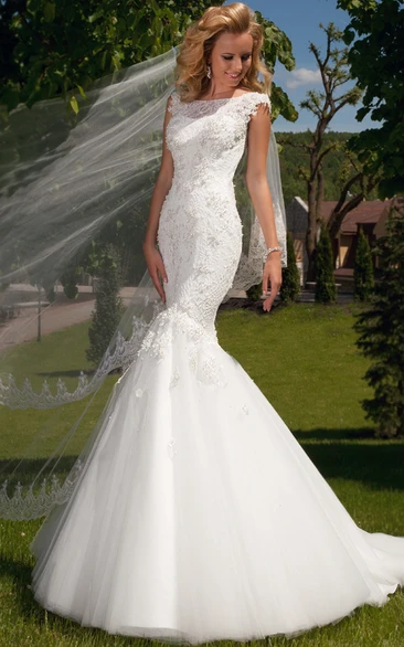 Trumpet Floor-Length Sleeveless Scoop-Neck Lace Wedding Dress With Appliques And Illusion