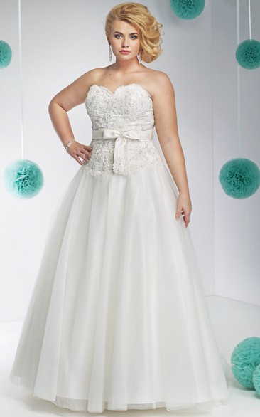 A-Line Sleeveless Appliqued Sweetheart Floor-Length Lace&Tulle Plus Size Wedding Dress With Beading And Bow