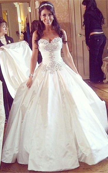 Modern Sweetheart Sleeveless Wedding Dress Spaghetti Strap With Beadings