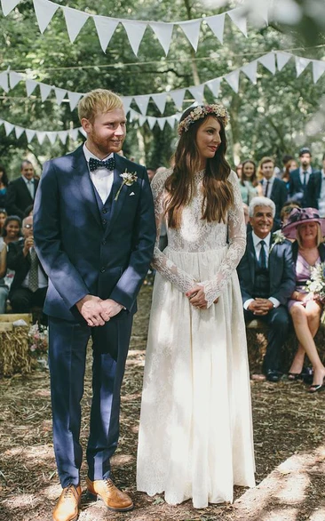 Elegant Long Sleeve Halter Bohemian Wedding Dress Lace Open Back