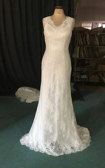 Sleeveless V-Neck Trumpet Lace Dress With Satin Underlay