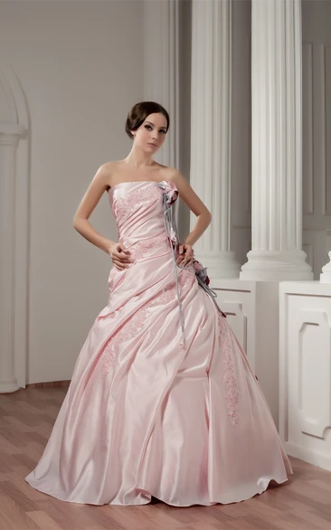 Sleeveless Appliqued Side Ruching and Ball-Gown With Flower