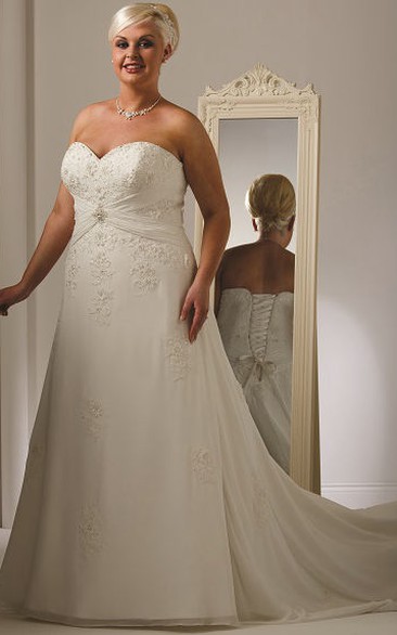 Crystal Applique Bodice A-Line Tulle Bridal Gown With Lace Up