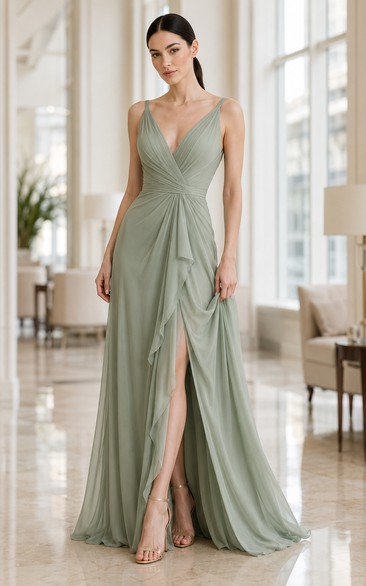 Robe de demoiselle d'honneur en mousseline de soie à fines bretelles et coupe trapèze, fente sur le devant, couleur sauge, idéale pour les demoiselles d'honneur et les événements formels.