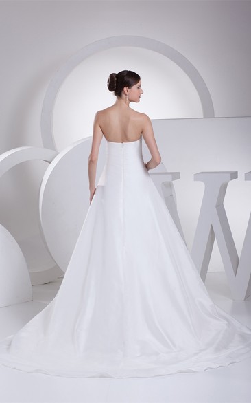 Sweetheart Criss-Cross A-Line Jeweled Side Ruching and Gown With Appliques