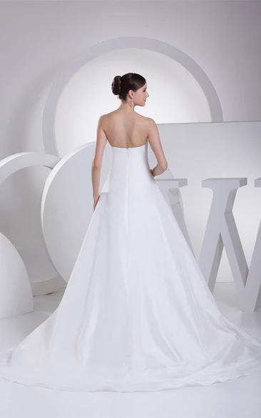 Sweetheart Criss-Cross A-Line Jeweled Side Ruching and Gown With Appliques