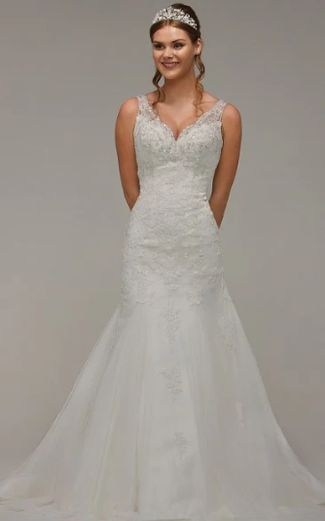 A-Line Long Sleeveless Appliqued V-Neck Lace&Tulle Wedding Dress With Beading