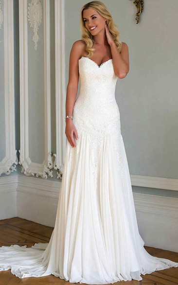 Sheath Sweetheart Chiffon&Lace Wedding Dress With Pleats And Court Train