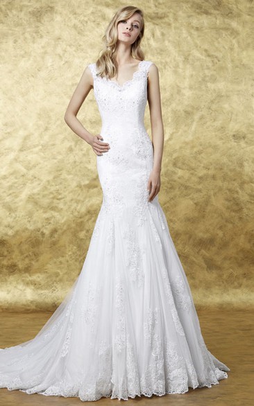 Sheath Appliqued V-Neck Sleeveless Long Lace Wedding Dress With Low-V Back And Pleats