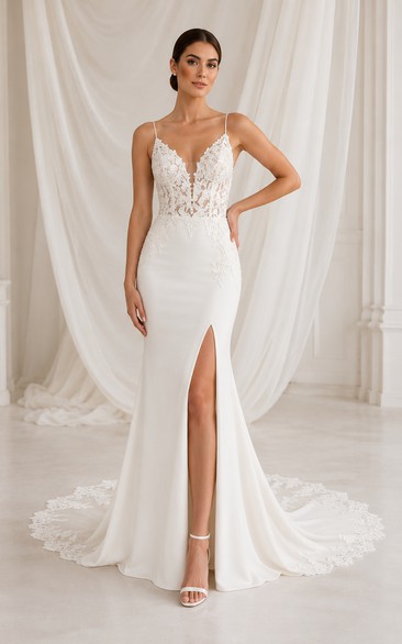 Robe fourreau de mariée en satin avec corsage en dentelle à col en V et fente sur le devant