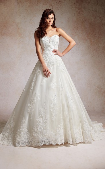 Sweetheart A-Line Wedding Dress With Lace Appliques And Beadings