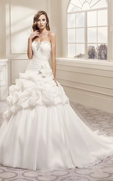 Ball Gown Sweetheart Long Organza Wedding Dress With Pick Up And Beading