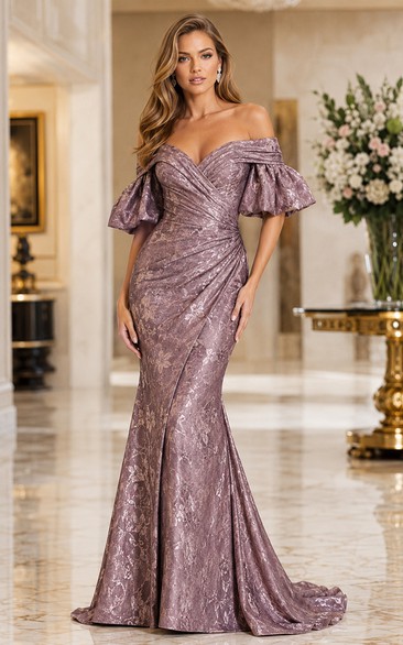 Vestido formal de sirena color malva con lentejuelas, escote Bardot y mangas abullonadas.